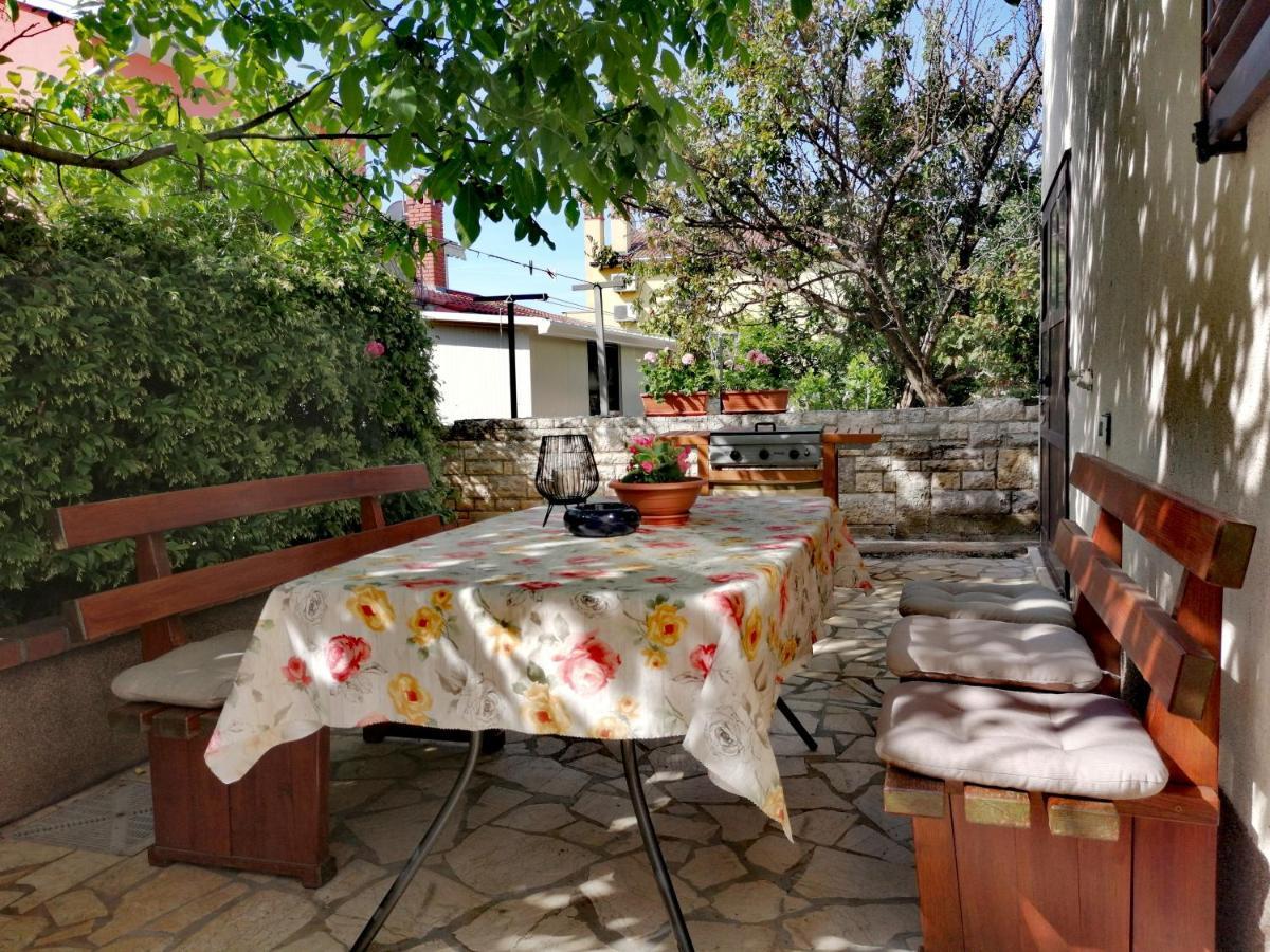 House Manola Villa Ровин Екстериор снимка