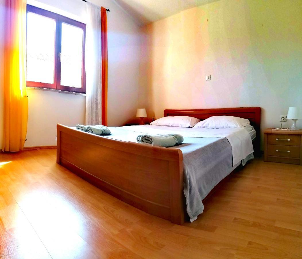 House Manola Villa Ровин Екстериор снимка