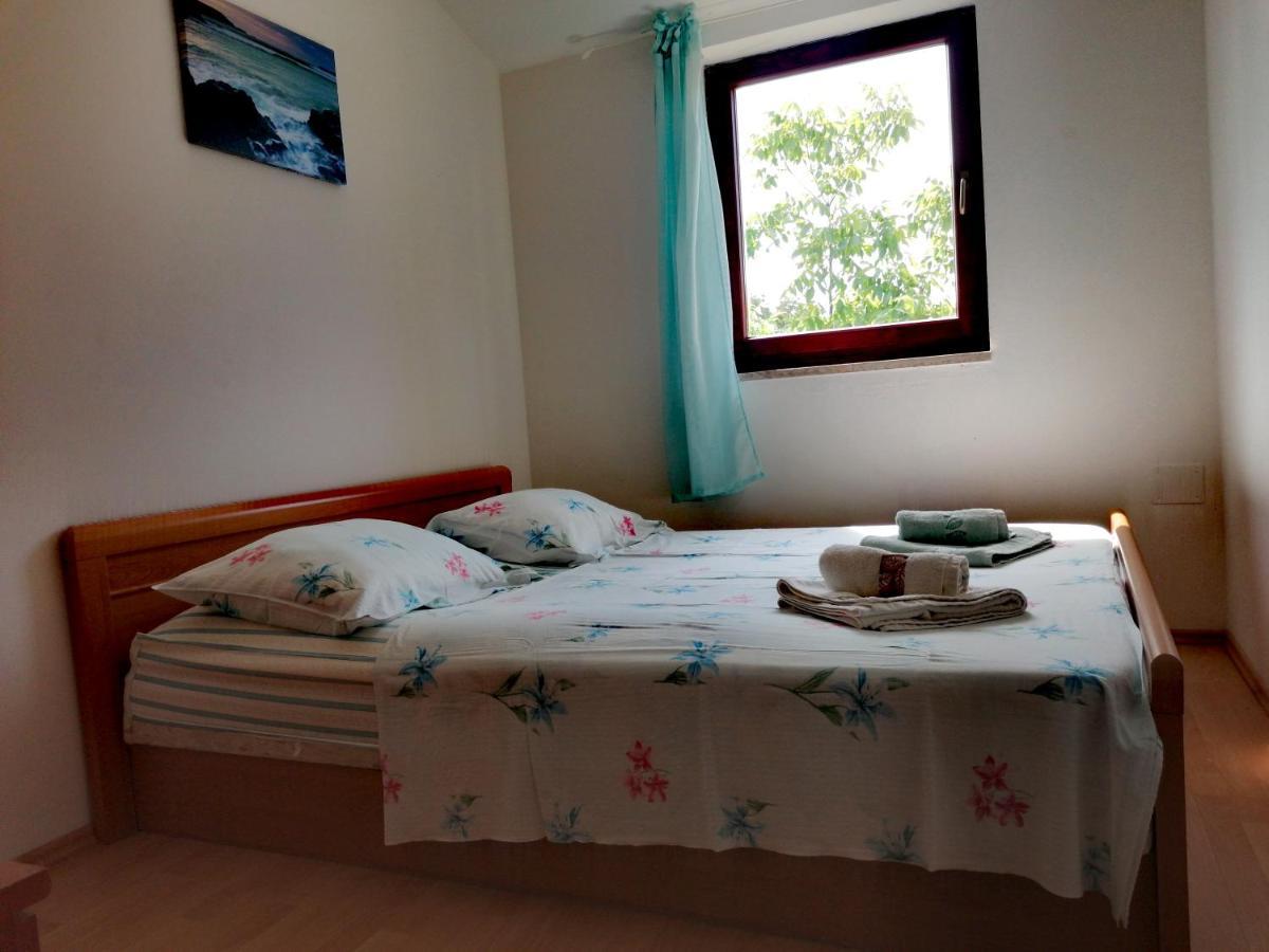 House Manola Villa Ровин Екстериор снимка