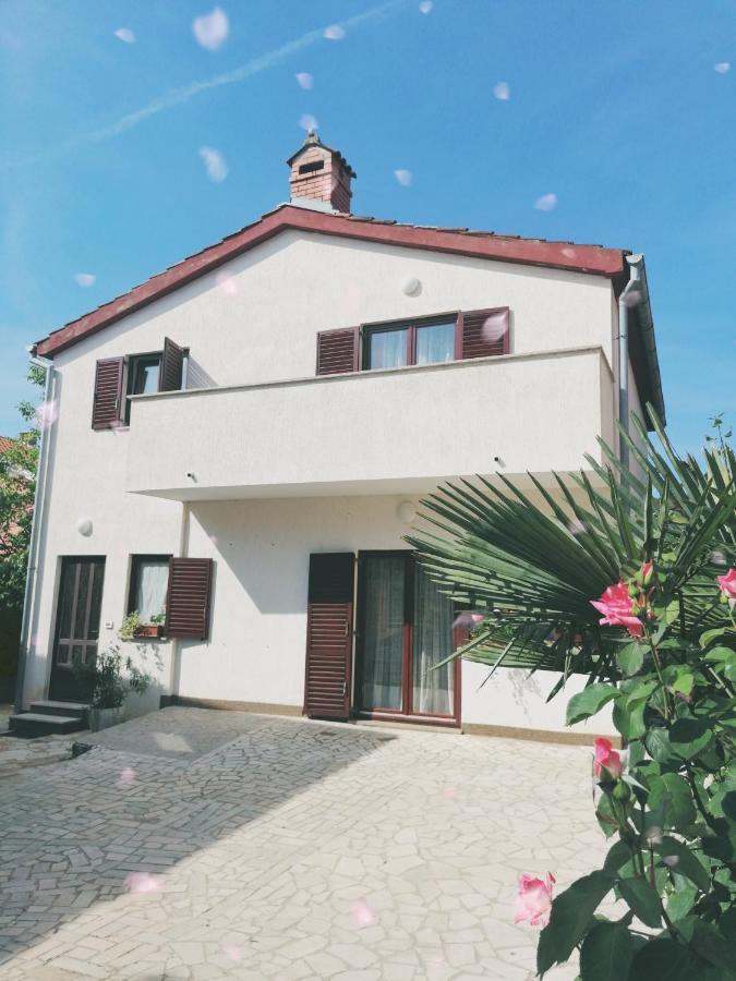 House Manola Villa Ровин Екстериор снимка