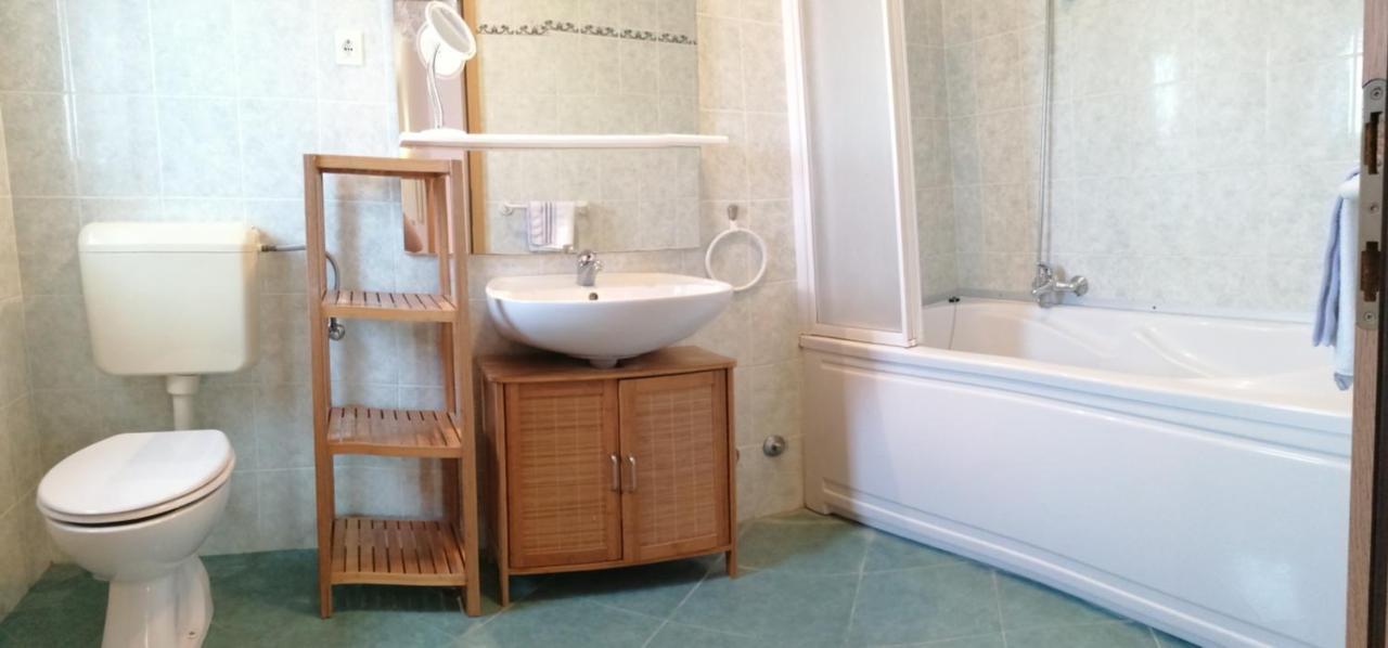 House Manola Villa Ровин Екстериор снимка